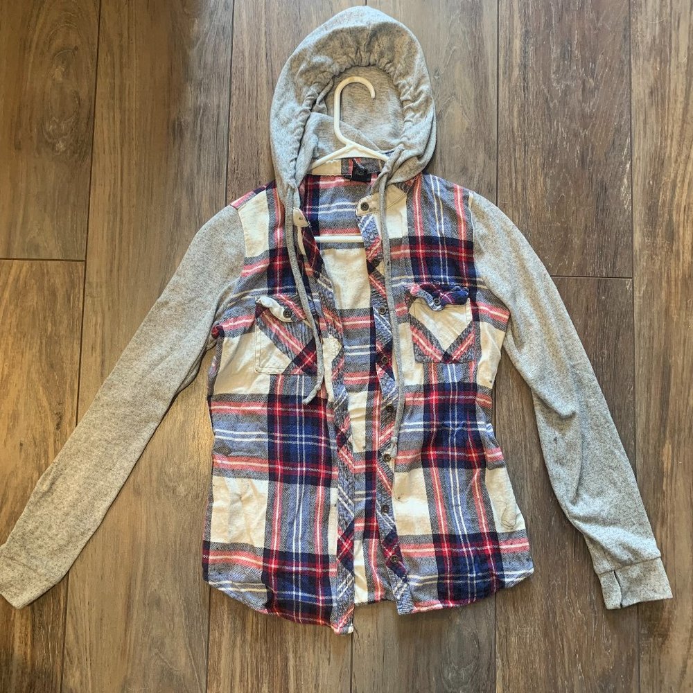 super cute hooded buttoned up flannel!